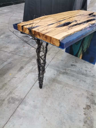 Tavolo caffè in legno ulivo e resina epossidica Tavoli